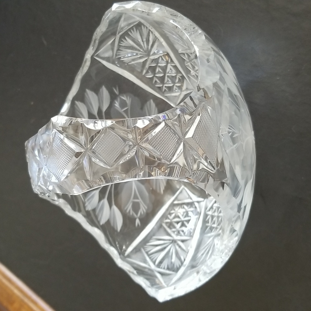 Elegant Lead Crystal Basket with Floral Design Vintage - Picture 2 of 4